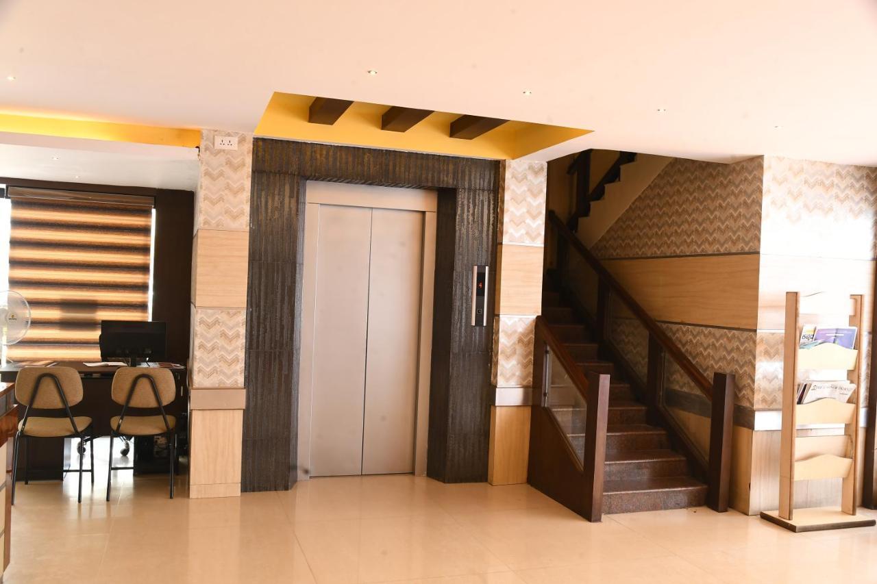 Advaitha Residency Hotel Májszúr Kültér fotó