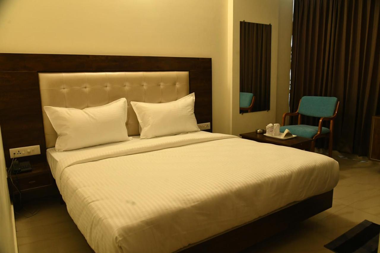 Advaitha Residency Hotel Májszúr Kültér fotó