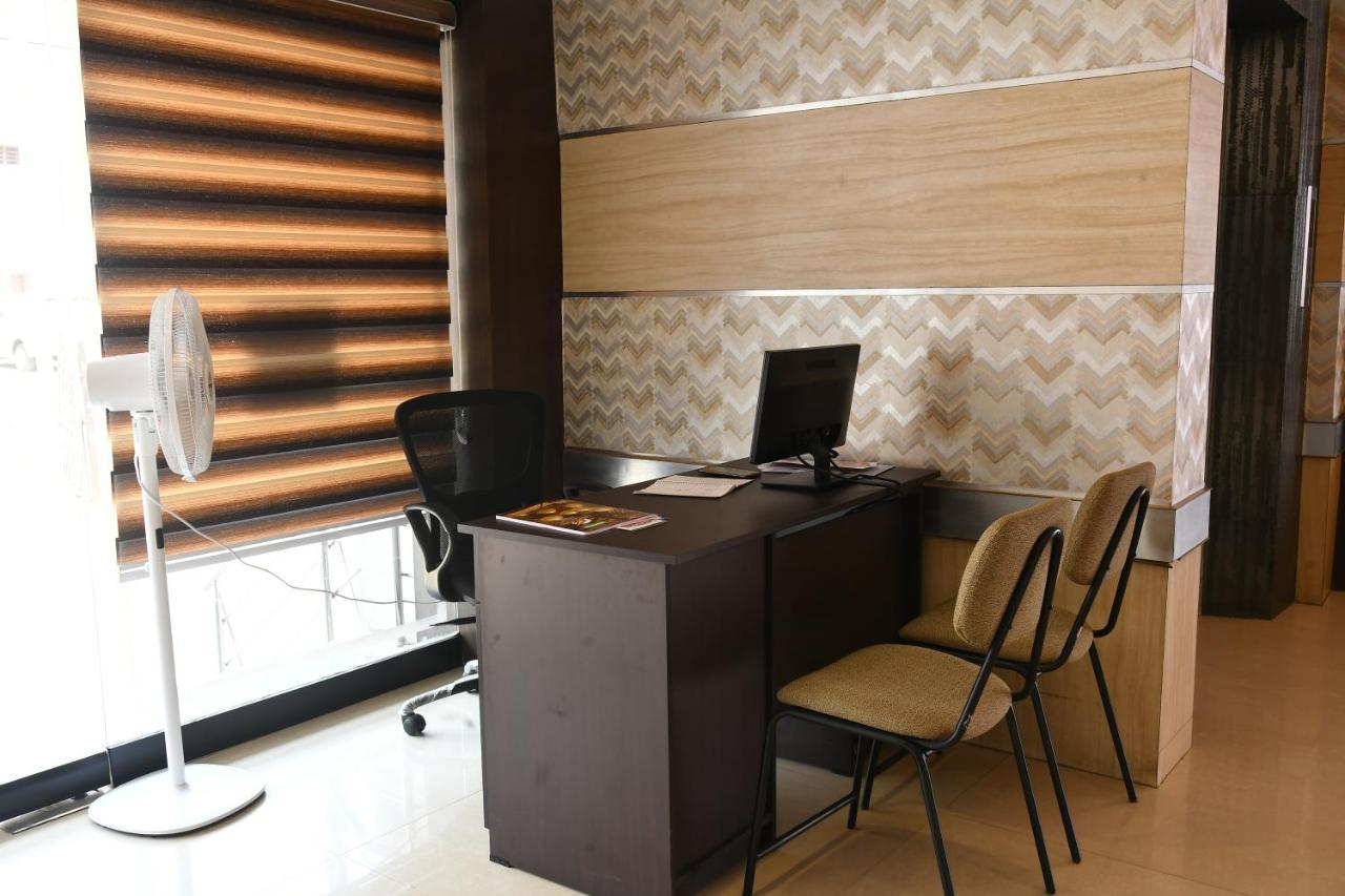 Advaitha Residency Hotel Májszúr Kültér fotó