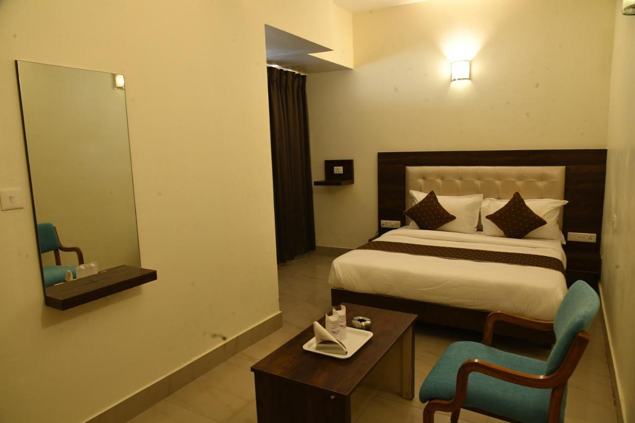Advaitha Residency Hotel Májszúr Kültér fotó
