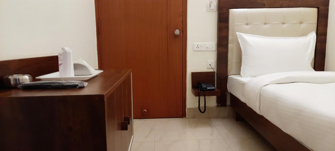 Advaitha Residency Hotel Májszúr Kültér fotó