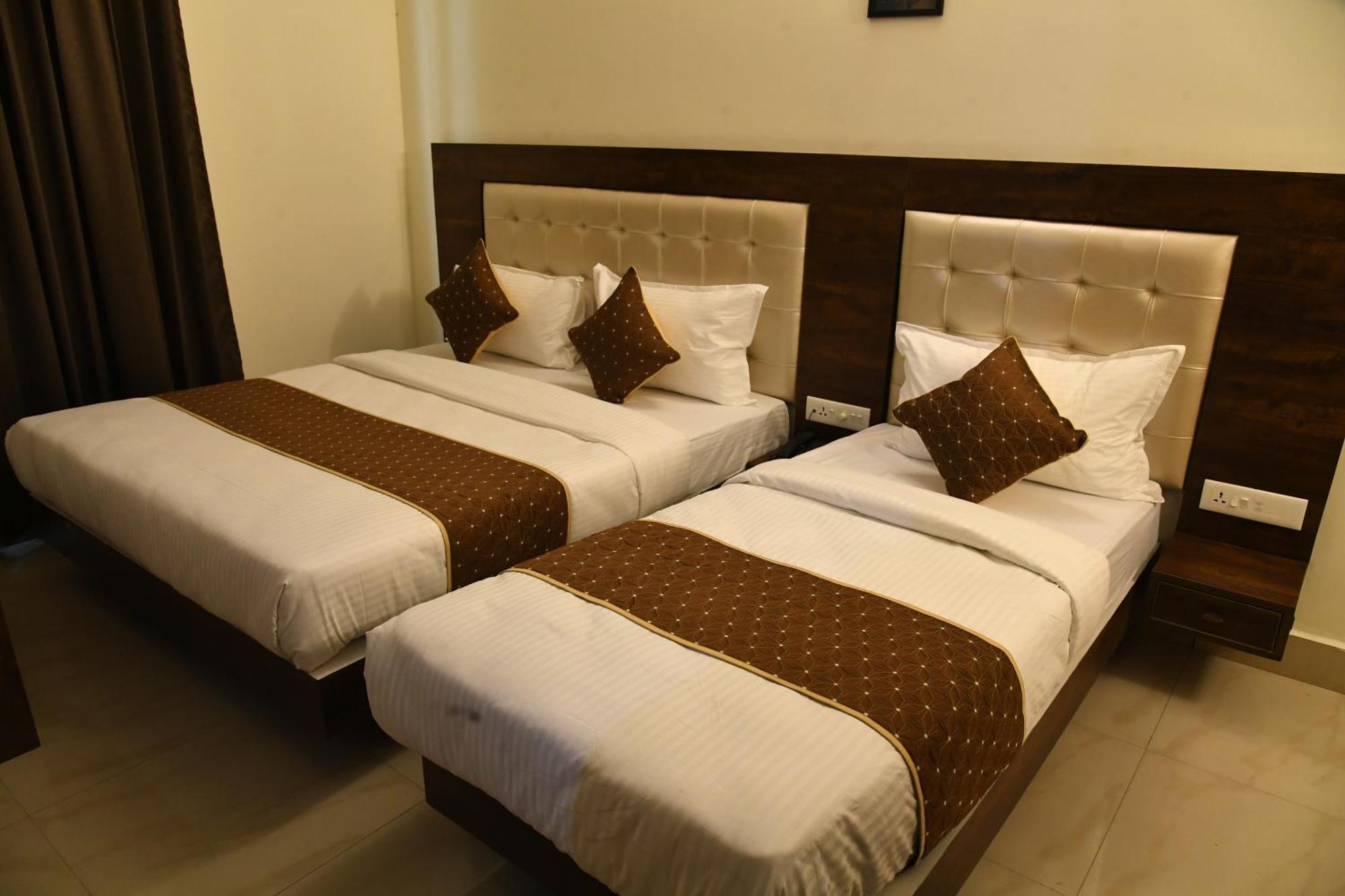 Advaitha Residency Hotel Májszúr Kültér fotó