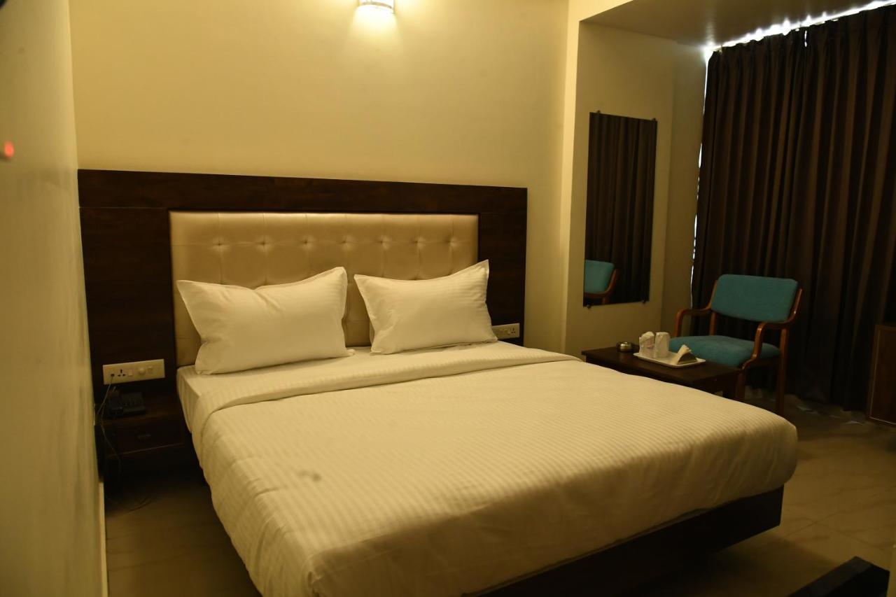 Advaitha Residency Hotel Májszúr Kültér fotó