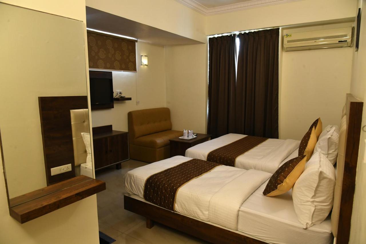 Advaitha Residency Hotel Májszúr Kültér fotó
