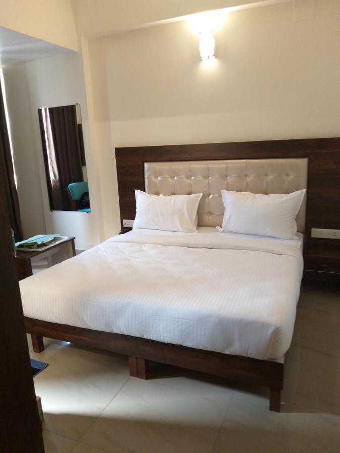 Advaitha Residency Hotel Májszúr Kültér fotó